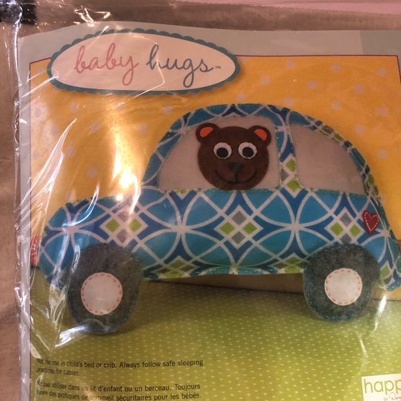 Dimensions Happi Bear felt applique car shaped pillow DIY kit - Picture 3 of 7